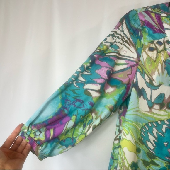 Gibson blouse with a vibrant, multi-color v- neck three-quarter sleeves Size:S - Picture 5 of 12